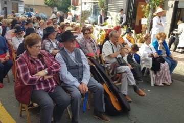 El Roque Azucarero celebra el Día de Canarias en plena calle (Foto Francisco Javier Santana y TA)