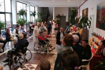 La parranda de El Roque Azucarero se vuelca con los ancianos (Foto TA)