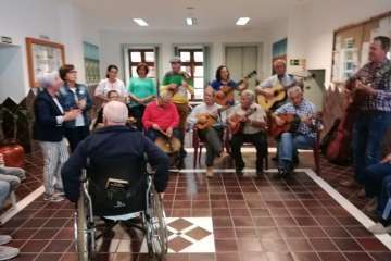 La parranda de El Roque Azucarero se vuelca con los ancianos (Foto TA)