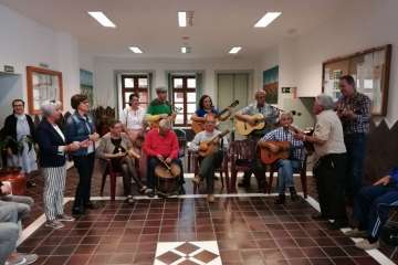 La parranda de El Roque Azucarero se vuelca con los ancianos (Foto TA)