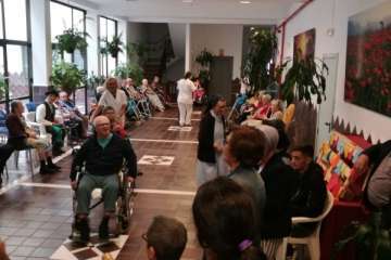 La parranda de El Roque Azucarero se vuelca con los ancianos (Foto TA)