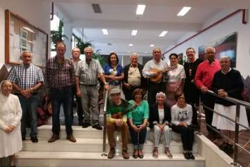 La parranda de El Roque Azucarero se vuelca con los ancianos (Foto TA)