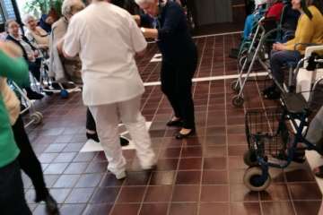 La parranda de El Roque Azucarero se vuelca con los ancianos (Foto TA)