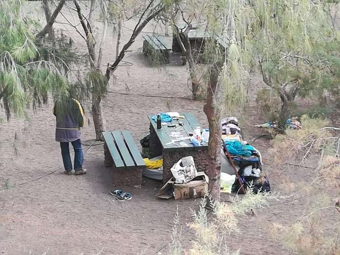 Imagen de la indigente en el merendero de Melenara (Foto TA)