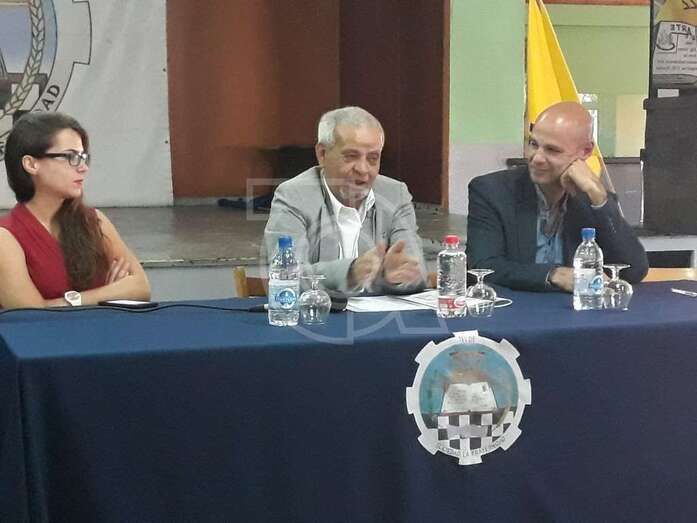 Momento de la presentación del libro (Foto TA)