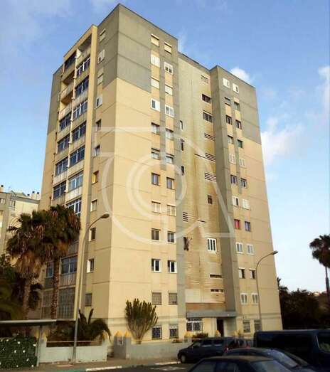 Bloque en el que reside la mujer que ha motivado la denuncia de sus vecinos (Foto TA)