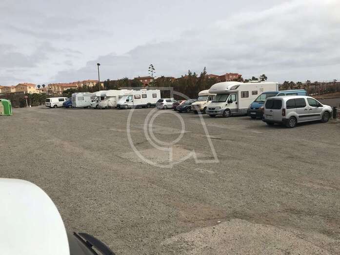 Caravanas en el aparcamiento de Hoya del Pozo, en una imagen captada esta mañana (Foto TA)