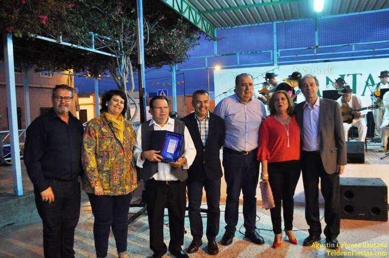 El pregonero Agustín Cabrera y autoridades de Telde (Foto TF)