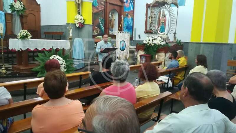 Momento de la charla de anoche en el templo de Las Nieves de Lomo Magullo (Foto TA)