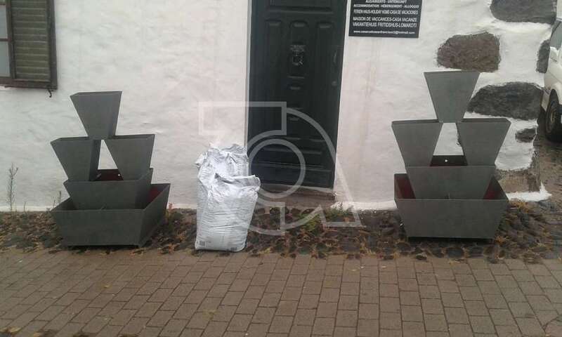 Los dos maceteros (Foto TA)