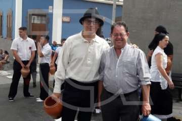 Baño de autoridades en las bodas de oro de la Traída del Agua (Foto TA)