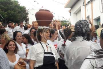 Baño de autoridades en las bodas de oro de la Traída del Agua (Foto TA)