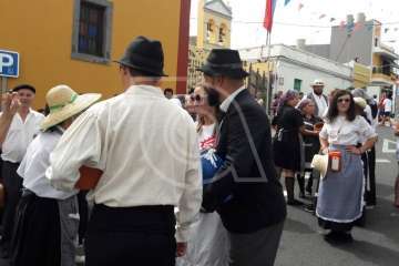 Baño de autoridades en las bodas de oro de la Traída del Agua (Foto TA)