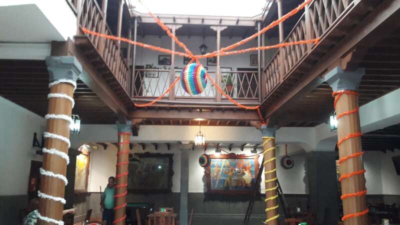 El Casino, engalanado para recibir esta noche al encuentro de solistas (Foto TA)