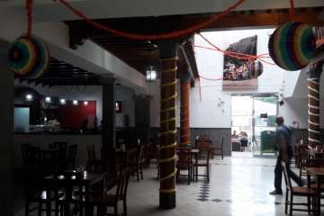 Cartel del encuentro de solistas e instalaciones engalanadas de El Casino para el acto (Foto TA)