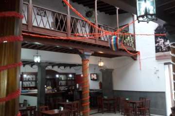 Cartel del encuentro de solistas e instalaciones engalanadas de El Casino para el acto (Foto TA)