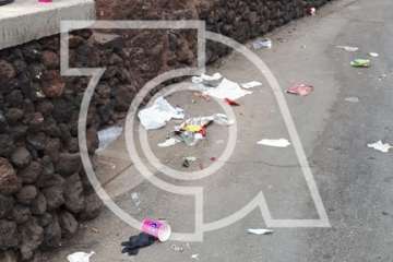 Melenara amanece sucia y maloliente (Foto TA)