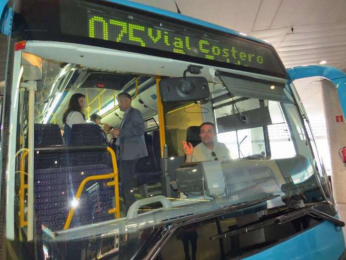 Guagua que presta el servicio Salinetas-San Telmo (Foto TA)