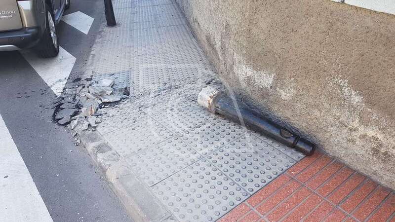 Bolardo peligroso en Casas Nuevas (Foto TA)