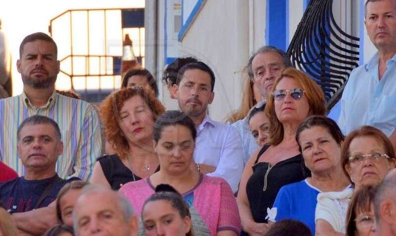 Héctor Suárez, candidato de CC a la Alcaldía de Telde, ayer entre el público asistente a la misa  (Foto TA)