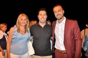 La playa de Ojos de Garza se pone en fiestas con un pasacalles y el pregón de Juan Antonio Peña (Foto TA e Isabel Quintana)