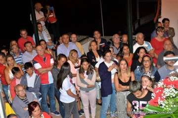 La playa de Ojos de Garza se pone en fiestas con un pasacalles y el pregón de Juan Antonio Peña (Foto TA e Isabel Quintana)