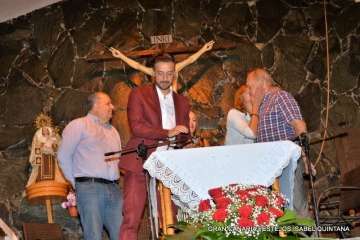 La playa de Ojos de Garza se pone en fiestas con un pasacalles y el pregón de Juan Antonio Peña (Foto TA e Isabel Quintana)