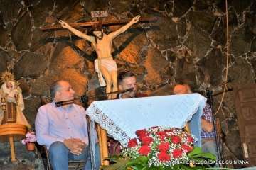 La playa de Ojos de Garza se pone en fiestas con un pasacalles y el pregón de Juan Antonio Peña (Foto TA e Isabel Quintana)