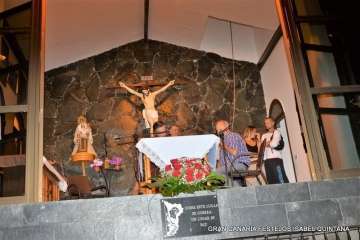 La playa de Ojos de Garza se pone en fiestas con un pasacalles y el pregón de Juan Antonio Peña (Foto TA e Isabel Quintana)