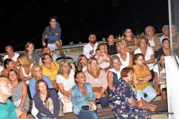 La playa de Ojos de Garza se pone en fiestas con un pasacalles y el pregón de Juan Antonio Peña (Foto TA e Isabel Quintana)