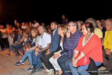 La playa de Ojos de Garza se pone en fiestas con un pasacalles y el pregón de Juan Antonio Peña (Foto TA e Isabel Quintana)