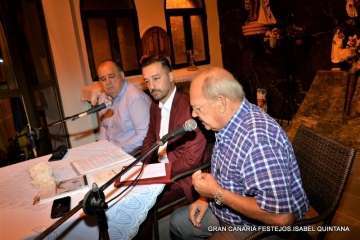 La playa de Ojos de Garza se pone en fiestas con un pasacalles y el pregón de Juan Antonio Peña (Foto TA e Isabel Quintana)