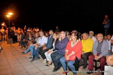 La playa de Ojos de Garza se pone en fiestas con un pasacalles y el pregón de Juan Antonio Peña (Foto TA e Isabel Quintana)