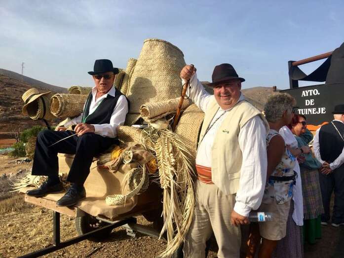 Juan Martel, en el recorrido de la romería-ofrenda (Foto TA)