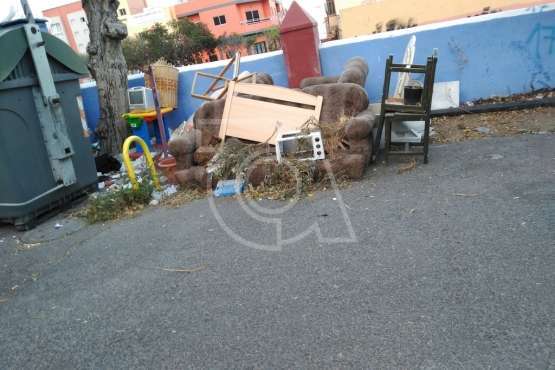 El incivismo hecha raíces en El Calero (Foto TA)