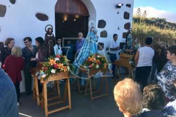 Bajada de los patronos y pregón en Cazadores (Foto TA)