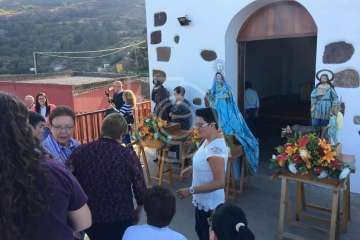 Bajada de los patronos y pregón en Cazadores (Foto TA)