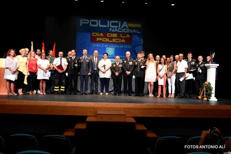 Foto de grupo con los premiados y homenajeados (Foto Antonio Alí)