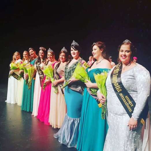 Débora Caro, la primera por la derecha (Foto TA)