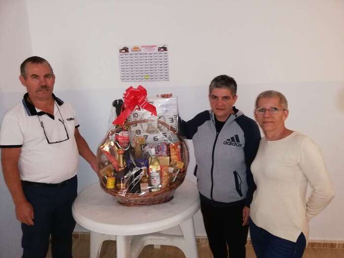 Pino Santana, en el centro, junto a Juan Medina y María Cruz (Foto TA)