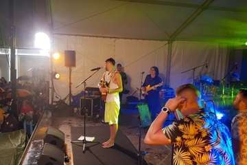 Los Llanos rebosa con los conciertos de Charcojondo y Vega Life (Foto Francisco Javier Santana y Antonio Alí)