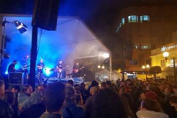 Los Llanos rebosa con los conciertos de Charcojondo y Vega Life (Foto Francisco Javier Santana y Antonio Alí)