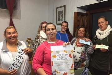 Merienda benéfica en El Casino de Telde para contribuir con la campaña de juguetes  (Foto TA)