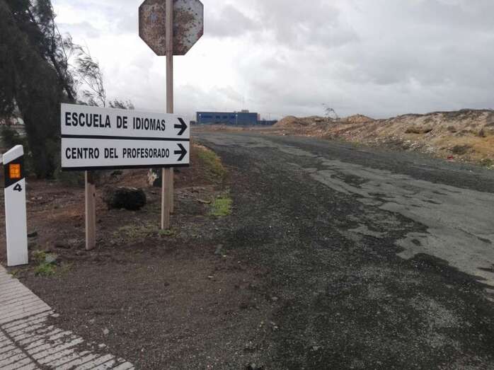 Imagen del acceso a la Escuela Oficial de Idiomas de Telde (Foto TA)