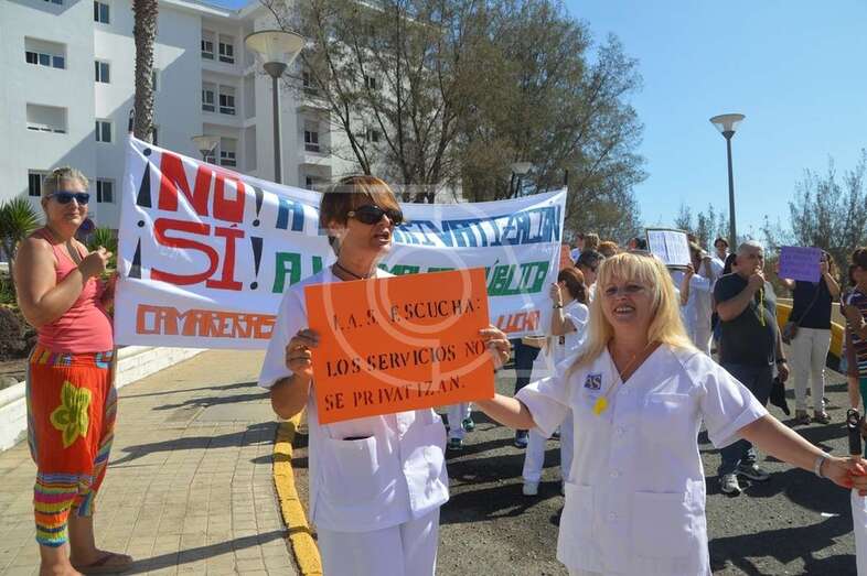 Protesta del personal delante de la Residencia de Taliarte, en el pasado mes de octubre (Foto TA)