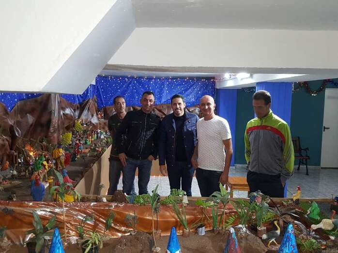 El belén en forma de U fue visitado ayer por Héctor Suárez, candidato a la Alcaldía por CC (Foto TA)