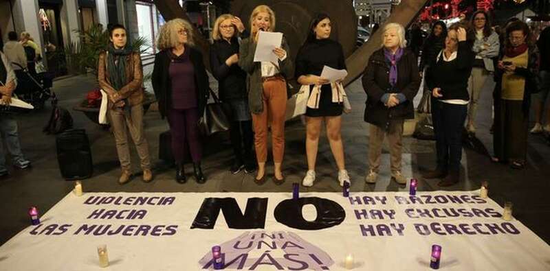 Concentración contra la violencia machista en Gran Canaria (Foto Alejandro Ramos/CA)