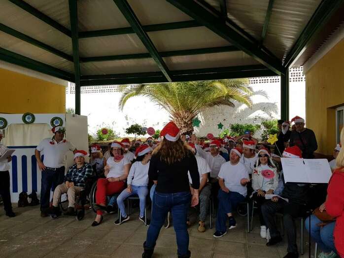 El Centro Ocupacional de Telde celebró este viernes su fiesta de Navidad (Foto TA)