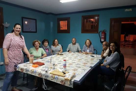 Taller de platos navideños en la AV Cristo de Telde (Foto TA)