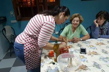 Taller de platos navideños en la AV Cristo de Telde (Foto TA)